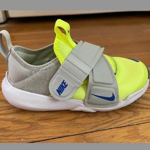 Boys Nike Flex Advance Flyease Sneakers size 12C